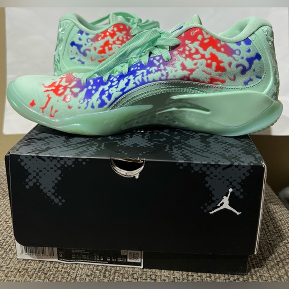 Like New, Size 9 - Jordan Zion 3 Mud, Sweat and Tears with Box - Picture 5 of 15